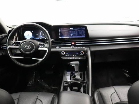 Used 2022 Hyundai Elantra Limited FWD image 13