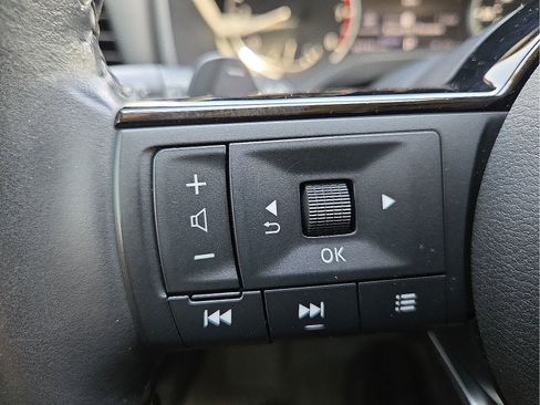 Used 2022 Nissan Rogue SV w/ SV Premium Package FWD image 19