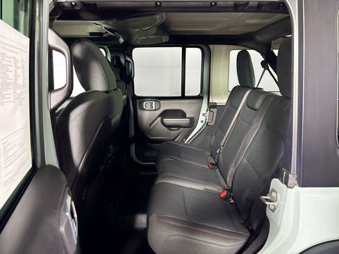 Used 2024 Jeep Wrangler Unlimited Rubicon w/ Convenience Group AWD/4WD image 19