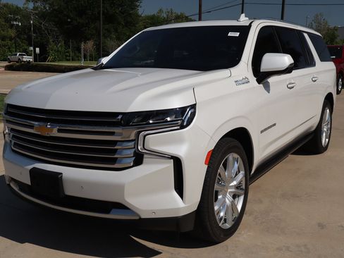 Used 2023 Chevrolet Suburban High Country AWD/4WD image 8