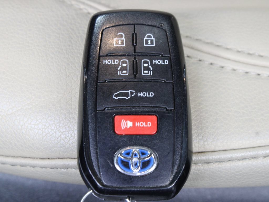 Used 2024 Toyota Sienna Limited AWD/4WD image 67