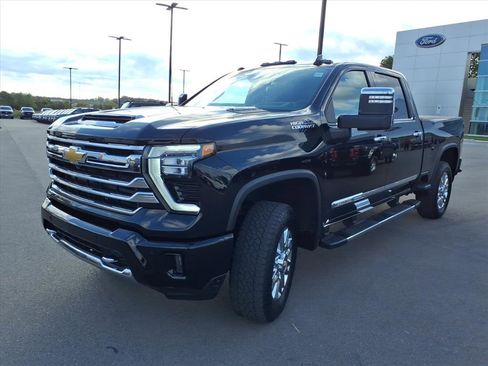 Used 2024 Chevrolet Silverado 2500 High Country w/ High Country Premium Package image 7