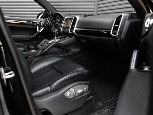 Used 2016 Porsche Cayenne AWD/4WD image 36
