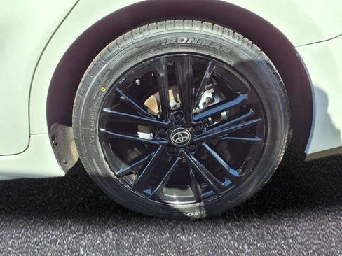 Used 2025 Toyota Camry SE FWD image 6