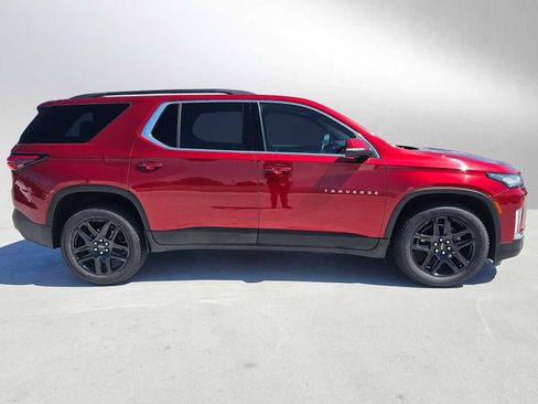 Used 2023 Chevrolet Traverse LT FWD image 2