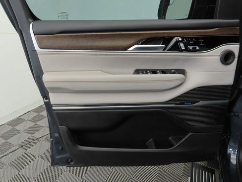 Used 2025 Jeep Grand Wagoneer 4WD w/ 8-Passenger Seating Package image 24