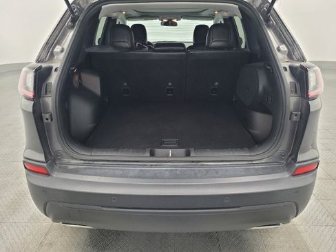 Used 2019 Jeep Cherokee Latitude Plus image 29