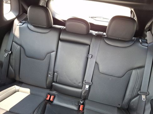 Certified 2023 Jeep Compass Latitude w/ Sun and Sound Group AWD/4WD image 19