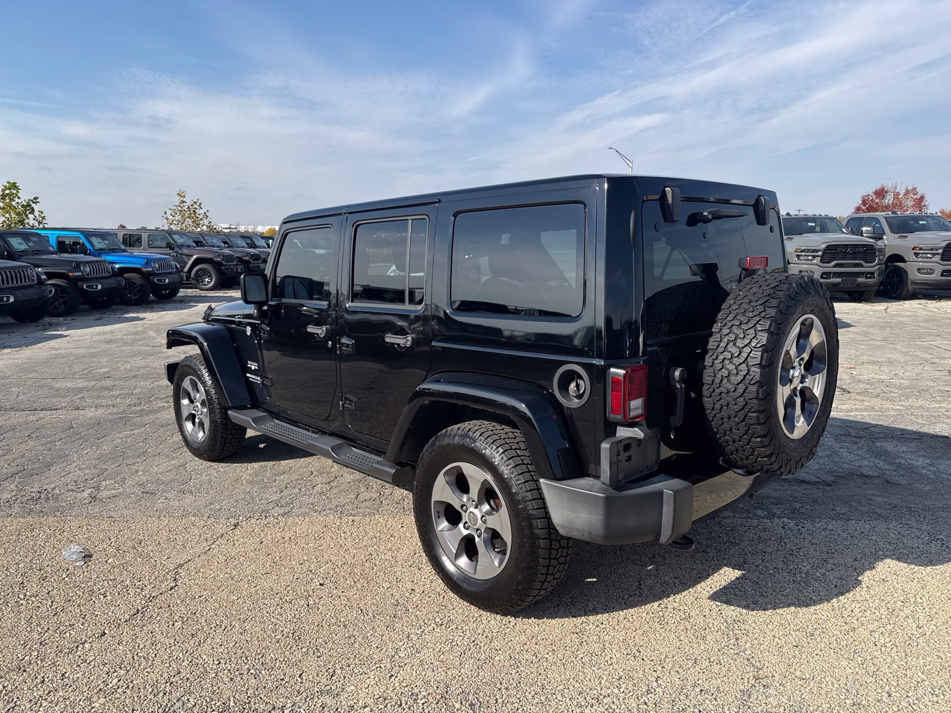 Used 2016 Jeep Wrangler Unlimited Sahara w/ Connectivity Group AWD/4WD image 8