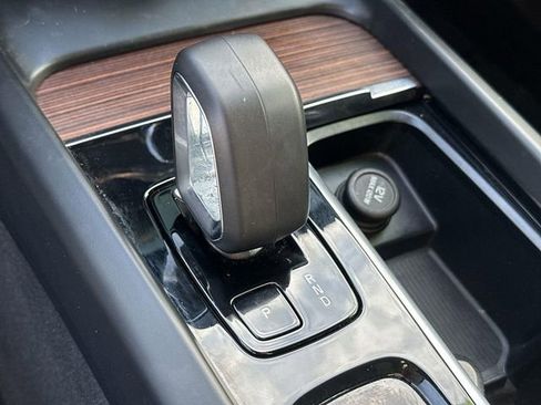 Used 2023 Volvo XC60 B5 Plus image 15