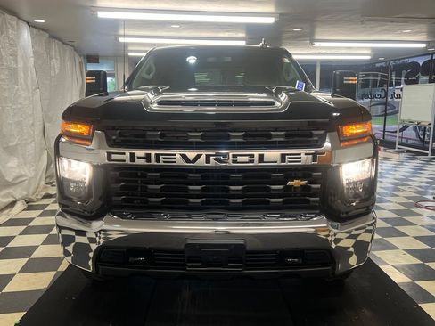 Used 2020 Chevrolet Silverado 2500 LT AWD/4WD image 2