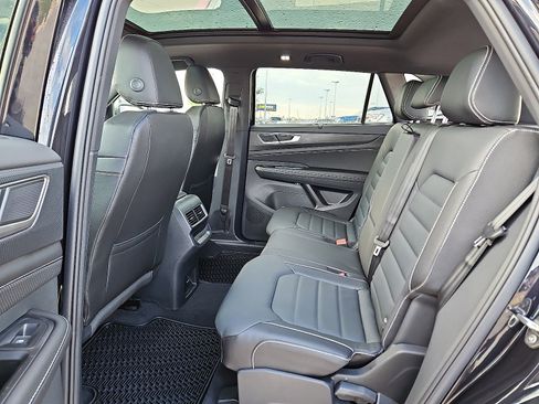 New 2026 Volkswagen Atlas Cross Sport SEL R-Line image 10