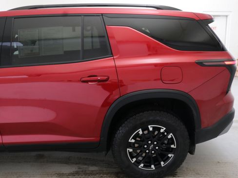 Used 2024 Chevrolet Traverse Z71 image 6