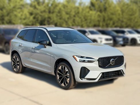 New 2027 Volvo XC60 B5 Plus AWD/4WD image 3