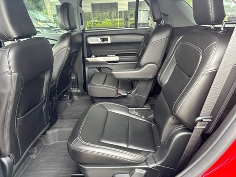 Used 2024 Ford Explorer XLT w/ Equipment Group 202A RWD image 10