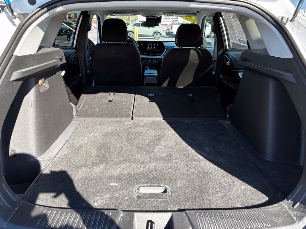 Used 2024 Chevrolet Trax LS w/ Driver Confidence Package FWD image 28