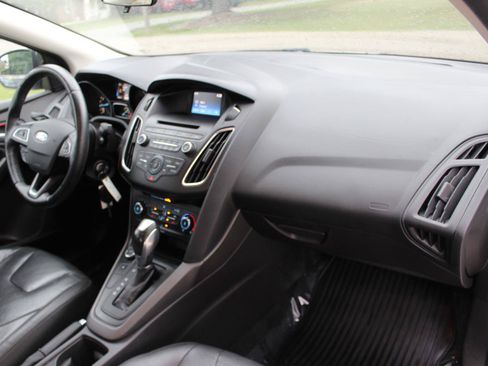 Used 2015 Ford Focus SE w/ Equipment Group 201A FWD image 38