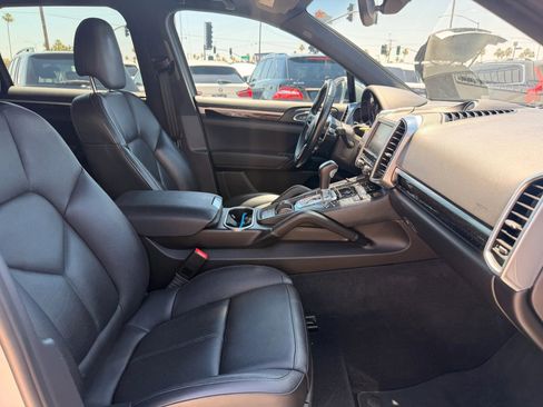 Used 2016 Porsche Cayenne AWD/4WD image 27