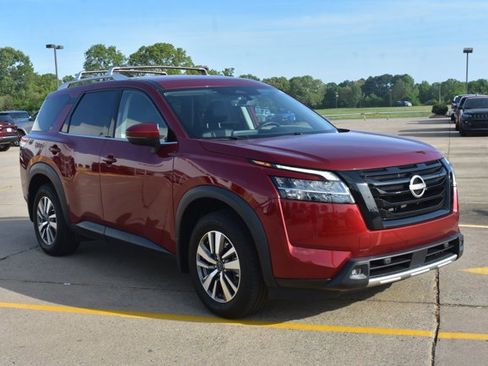 Used 2023 Nissan Pathfinder SL w/ Lighting Package (N92) AWD/4WD image 3