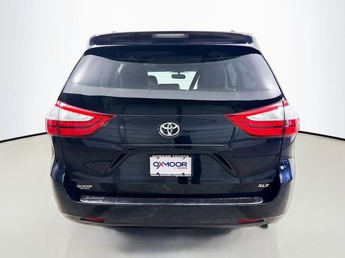 Used 2016 Toyota Sienna XLE image 6