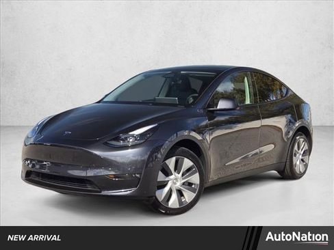 Used 2024 Tesla Model Y Long Range image 1