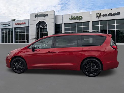 New 2026 Chrysler Pacifica Limited w/ S Appearance Package image 6