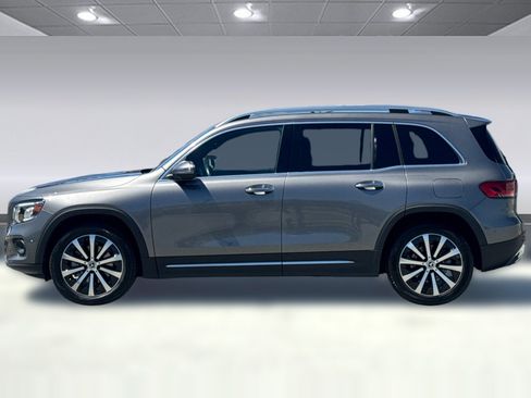 Used 2022 Mercedes-Benz GLB 250 4MATIC image 2