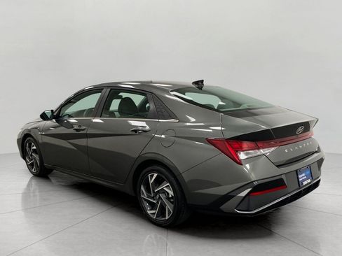 Certified 2025 Hyundai Elantra SEL FWD image 6