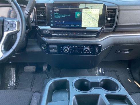 Used 2025 Chevrolet Silverado 1500 LT AWD/4WD image 11