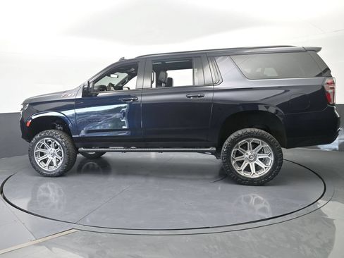 Used 2022 Chevrolet Suburban Z71 w/ Luxury Package AWD/4WD image 3