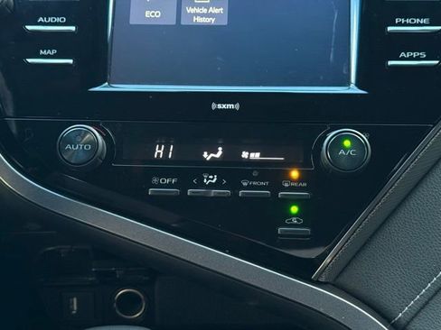 Used 2020 Toyota Camry SE image 39