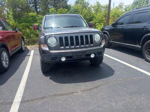 Used 2014 Jeep Patriot Sport w/ Tire & Wheel Group AWD/4WD image 2