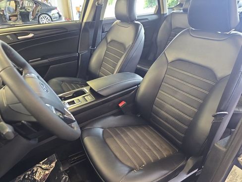 Used 2018 Ford Fusion SE w/ Equipment Group 201A FWD image 15