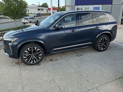 New 2026 Volvo XC90 T8 Plus w/ Protection Package Premier AWD/4WD image 11