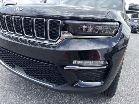 Used 2023 Jeep Grand Cherokee Limited w/ Luxury Tech Group II RWD image 10