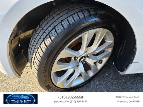 Used 2013 Hyundai Genesis 3.8 RWD image 26