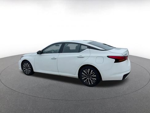 Used 2025 Nissan Altima 2.5 SV image 10