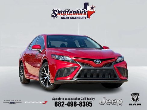 Used 2024 Toyota Camry SE FWD image 1
