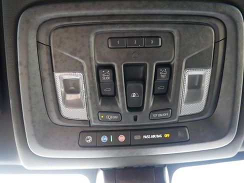 Used 2022 GMC Sierra 2500 AT4 w/ AT4 Premium Plus Package AWD/4WD image 21
