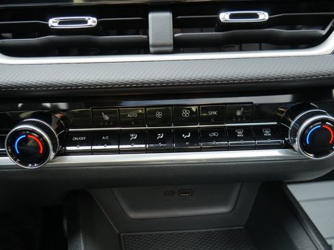 New 2026 Chevrolet Equinox LT w/ Convenience Package II image 17