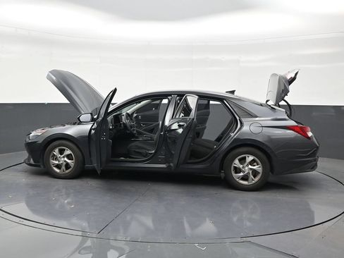 Used 2021 Hyundai Elantra SE FWD image 29