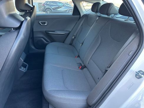 Used 2025 Kia K4 LXS image 37