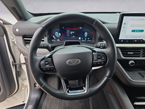 Used 2025 Ford Explorer Platinum AWD/4WD image 12