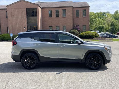 Certified 2024 GMC Terrain SLE w/ Driver Convenience Package AWD/4WD image 2