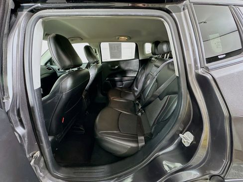 Used 2019 Jeep Compass Trailhawk image 24