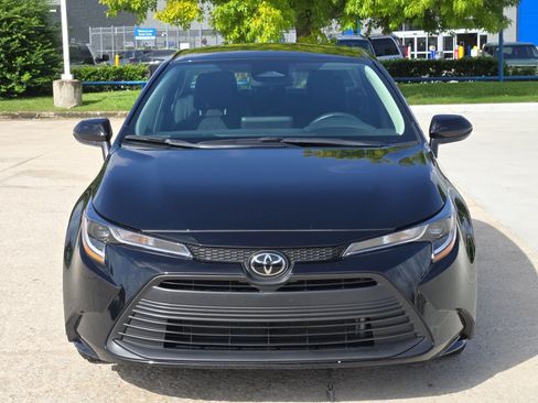 Used 2025 Toyota Corolla LE FWD image 9