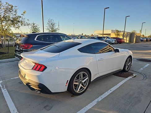 Used 2024 Ford Mustang Coupe image 3