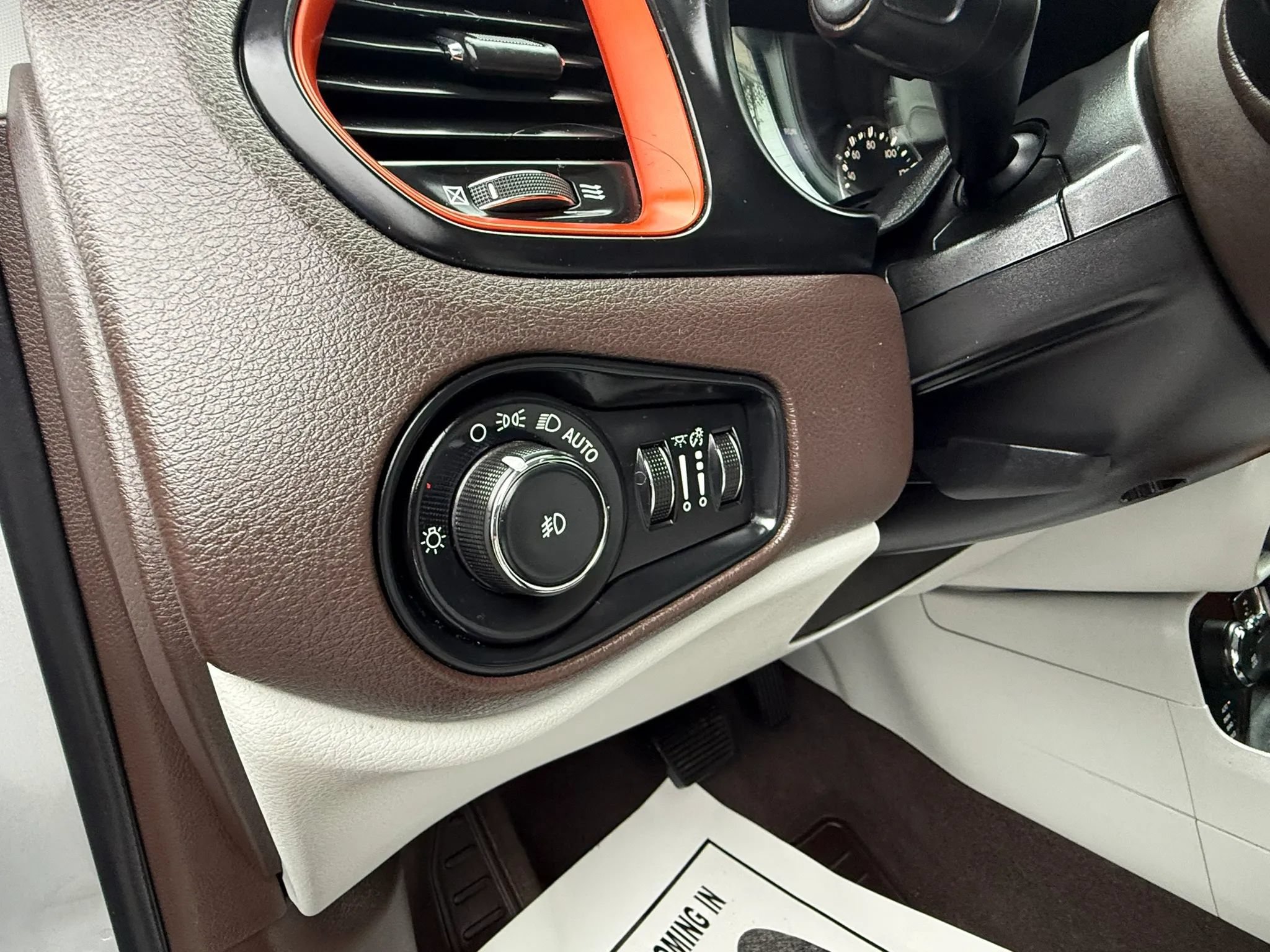 Used 2015 Jeep Renegade Limited AWD/4WD image 21