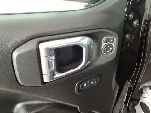 Used 2022 Jeep Wrangler Unlimited Rubicon AWD/4WD image 14