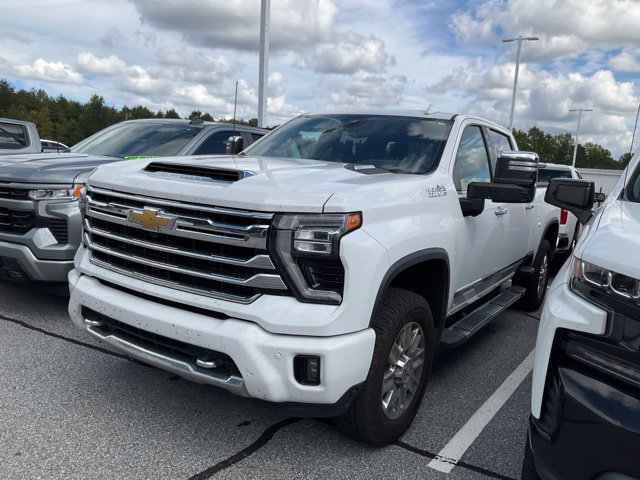 Used 2024 Chevrolet Silverado 2500 High Country w/ High Country Premium Package AWD/4WD image 3
